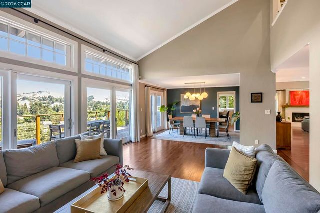 1825 Saint Andrews Dr, Moraga, CA 94556