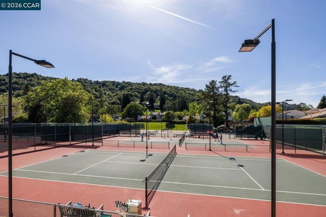 1825 Saint Andrews Dr, Moraga, CA 94556