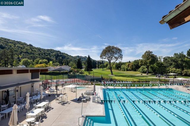 1825 Saint Andrews Dr, Moraga, CA 94556