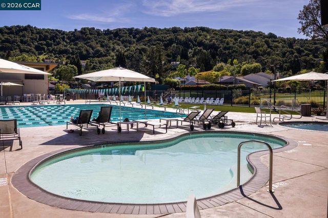 1825 Saint Andrews Dr, Moraga, CA 94556