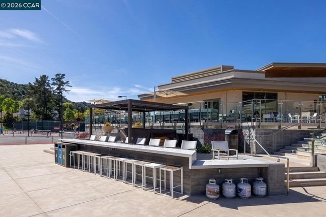 1825 Saint Andrews Dr, Moraga, CA 94556