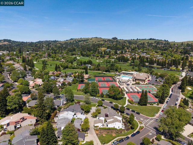 1825 Saint Andrews Dr, Moraga, CA 94556