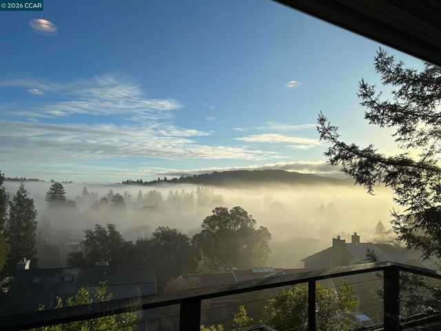 1825 Saint Andrews Dr, Moraga, CA 94556