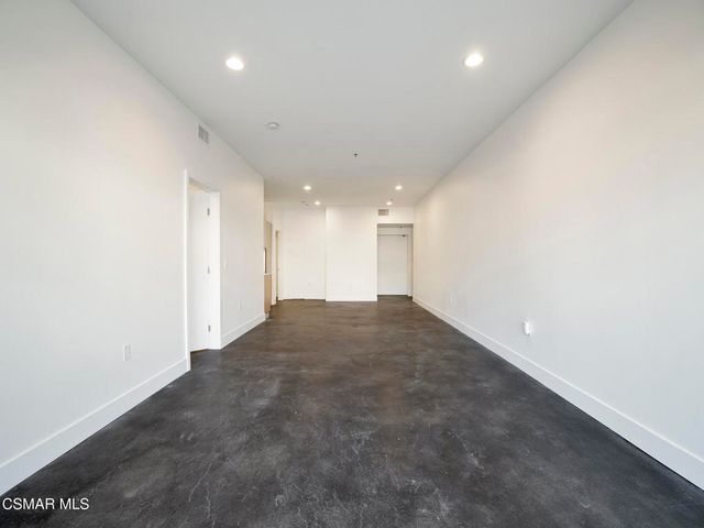 5016 Bakman Avenue 104, North Hollywood, CA 91601