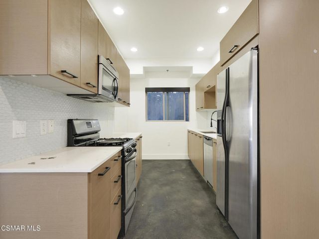 5016 Bakman Avenue 104, North Hollywood, CA 91601