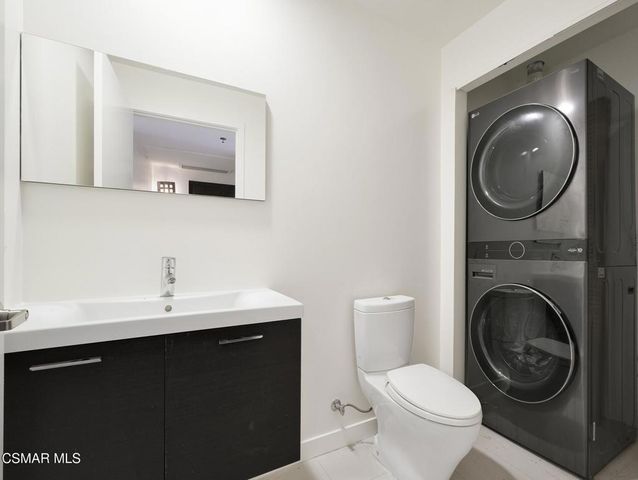 5016 Bakman Avenue 104, North Hollywood, CA 91601