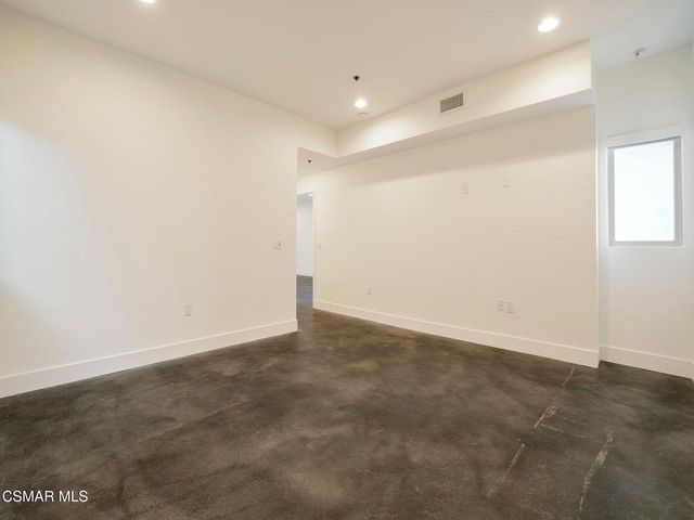 5016 Bakman Avenue 104, North Hollywood, CA 91601