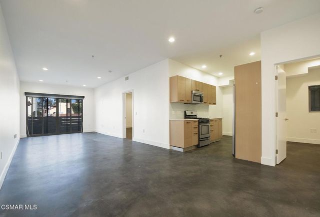 5016 Bakman Avenue 104, North Hollywood, CA 91601