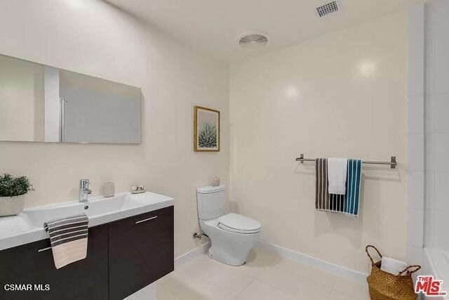 5016 Bakman Avenue 104, North Hollywood, CA 91601