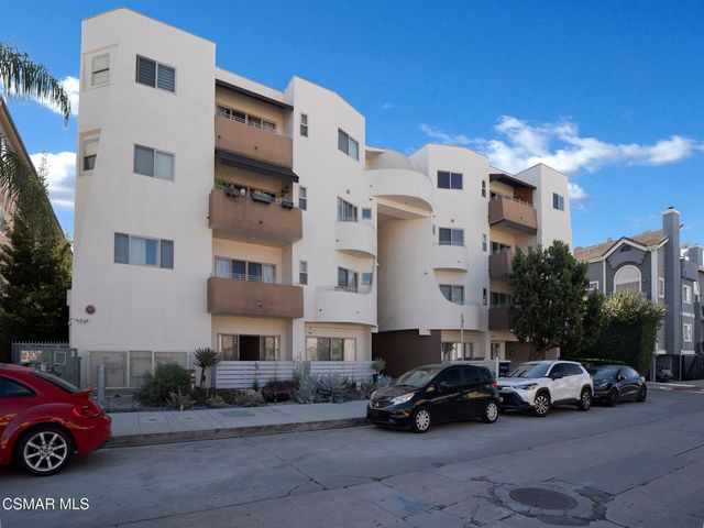 5016 Bakman Avenue 104, North Hollywood, CA 91601