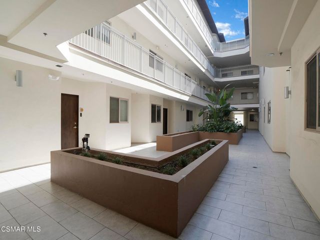 5016 Bakman Avenue 104, North Hollywood, CA 91601