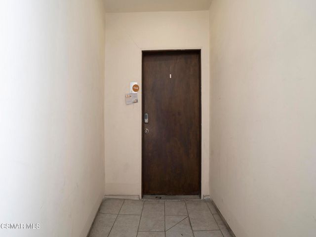 5016 Bakman Avenue 104, North Hollywood, CA 91601