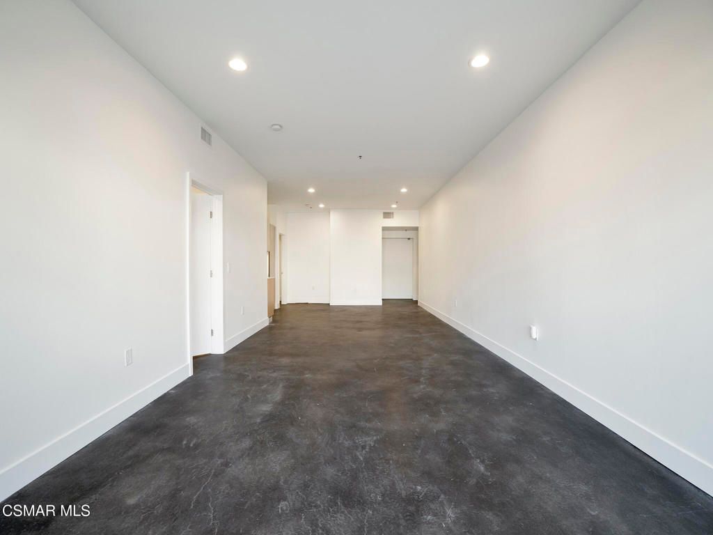 Image 10 of property listing at 5016 Bakman Avenue 104, North Hollywood, CA 91601