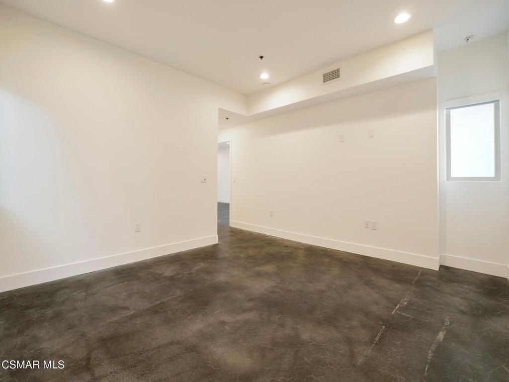 Image 15 of property listing at 5016 Bakman Avenue 104, North Hollywood, CA 91601