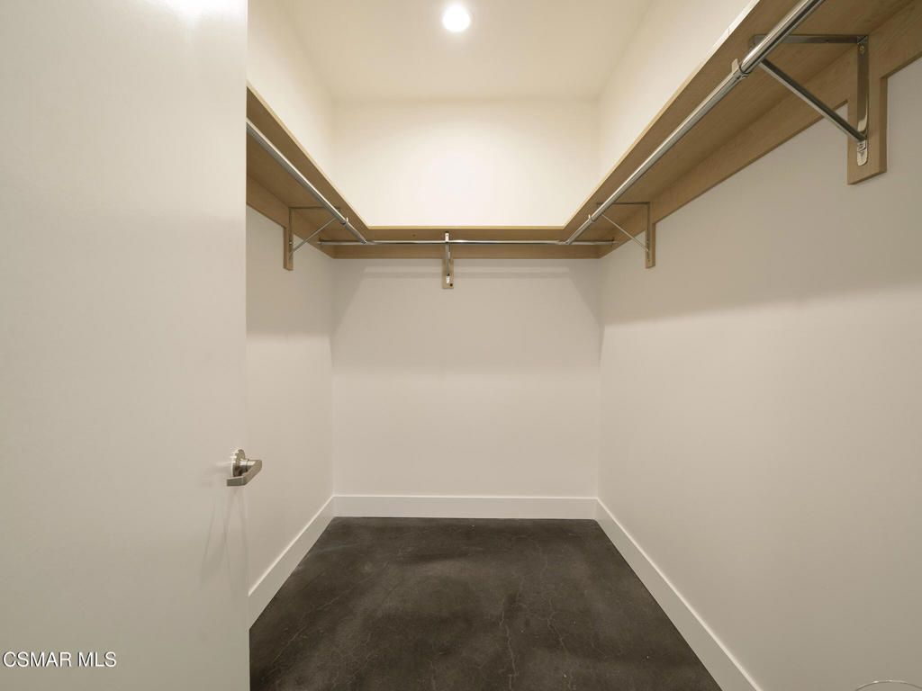 Image 17 of property listing at 5016 Bakman Avenue 104, North Hollywood, CA 91601