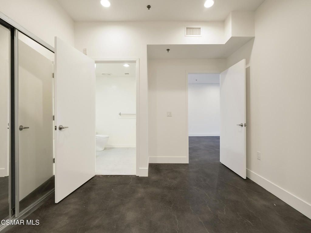 Image 19 of property listing at 5016 Bakman Avenue 104, North Hollywood, CA 91601