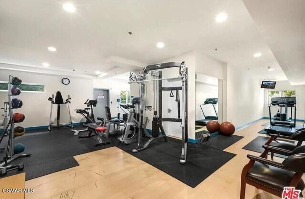 Image 22 of property listing at 5016 Bakman Avenue 104, North Hollywood, CA 91601