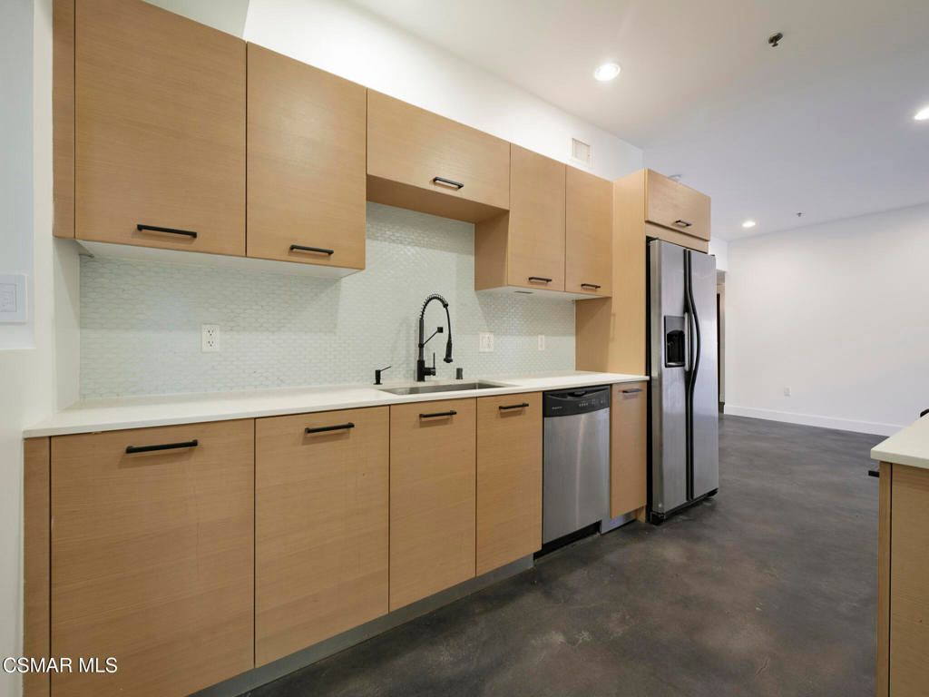 Image 3 of property listing at 5016 Bakman Avenue 104, North Hollywood, CA 91601