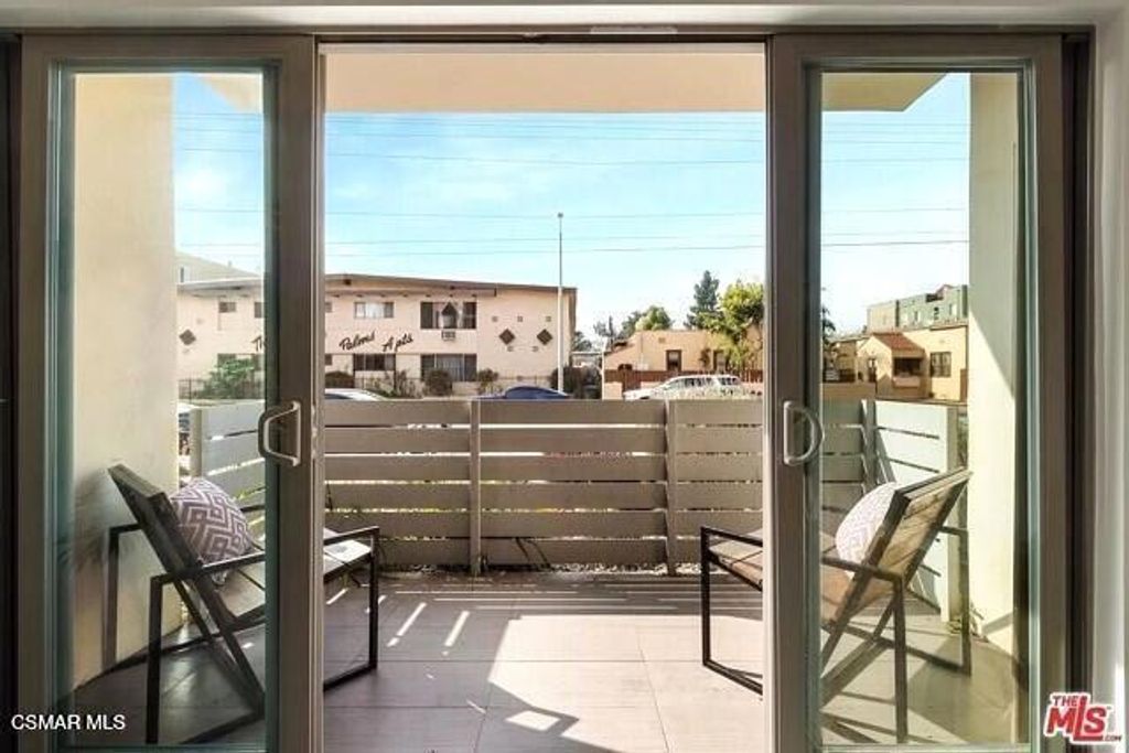 Image 5 of property listing at 5016 Bakman Avenue 104, North Hollywood, CA 91601