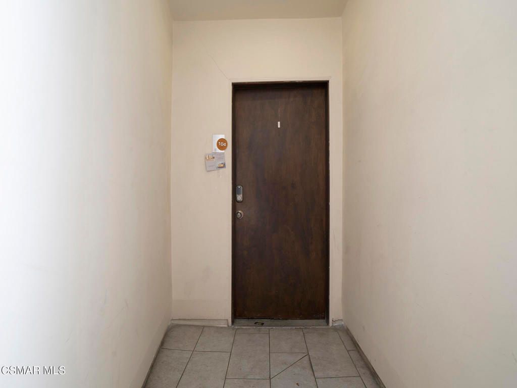 Image 7 of property listing at 5016 Bakman Avenue 104, North Hollywood, CA 91601