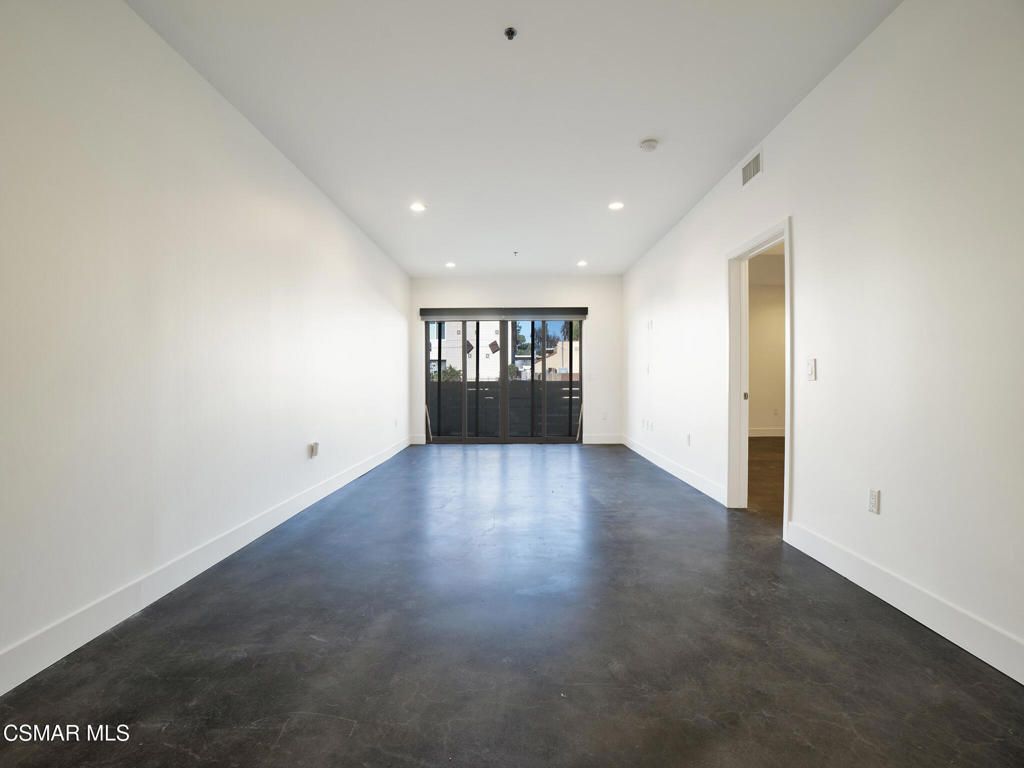 Image 9 of property listing at 5016 Bakman Avenue 104, North Hollywood, CA 91601