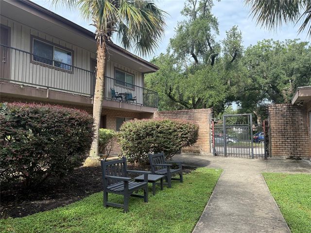 1530 Heights Boulevard 2, Houston, TX 77008