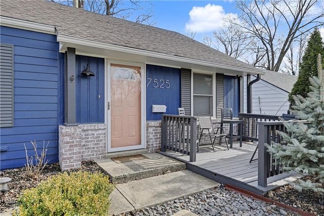 7525 Eaton Street, Prairie Village, KS 66208