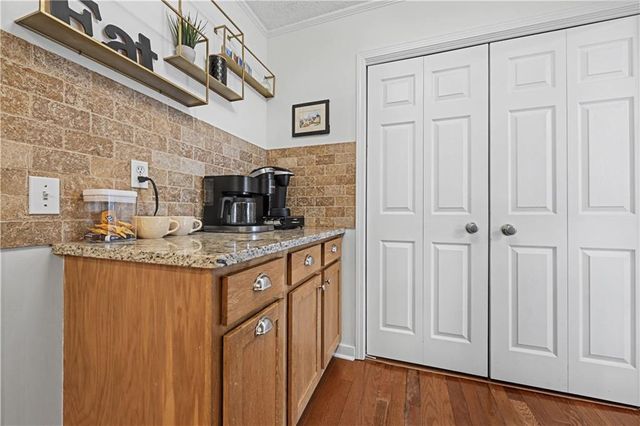 7525 Eaton Street, Prairie Village, KS 66208