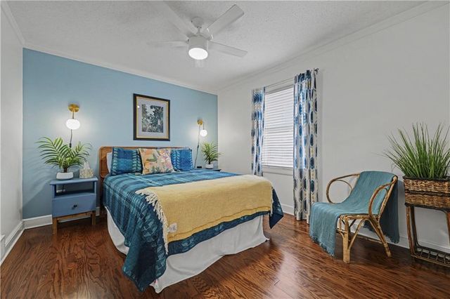 7525 Eaton Street, Prairie Village, KS 66208