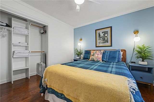 7525 Eaton Street, Prairie Village, KS 66208