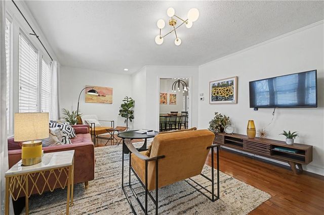 7525 Eaton Street, Prairie Village, KS 66208