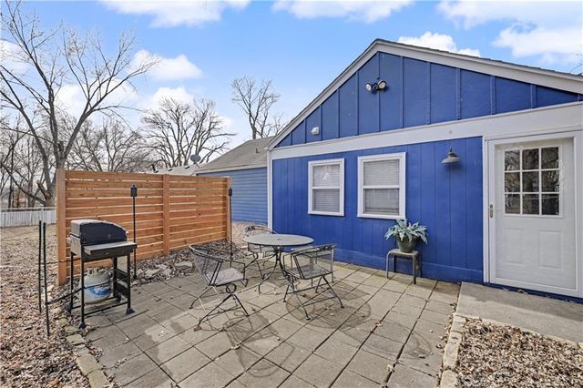 7525 Eaton Street, Prairie Village, KS 66208