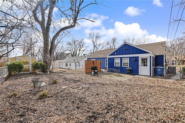 7525 Eaton Street, Prairie Village, KS 66208