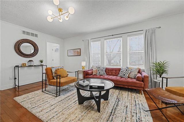 7525 Eaton Street, Prairie Village, KS 66208