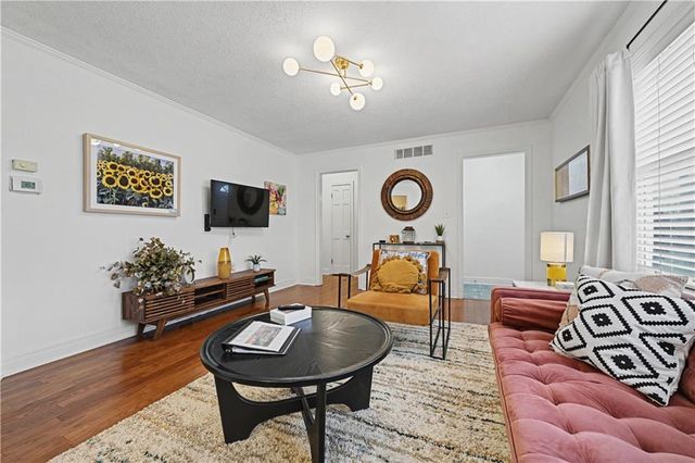 7525 Eaton Street, Prairie Village, KS 66208