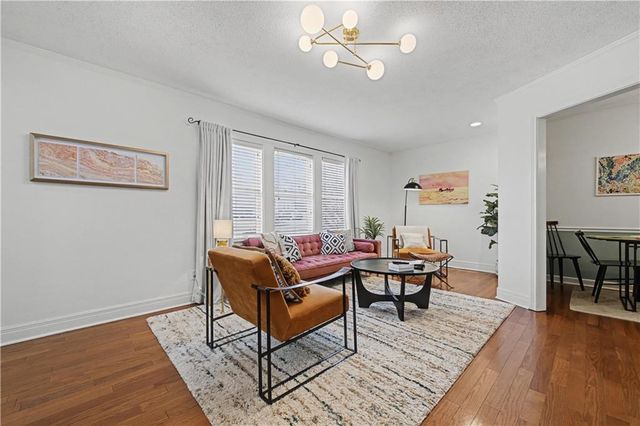 7525 Eaton Street, Prairie Village, KS 66208