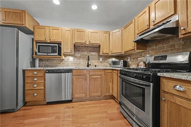 7525 Eaton Street, Prairie Village, KS 66208