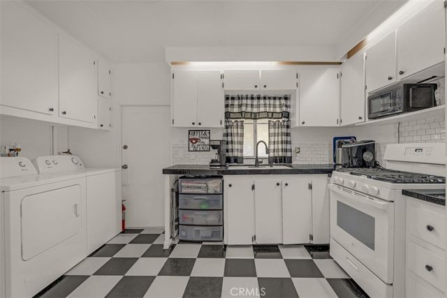 1045 N Azusa Avenue 215, Covina, CA 91722