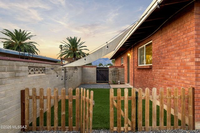 5238 E 4th Street, Tucson, AZ 85711