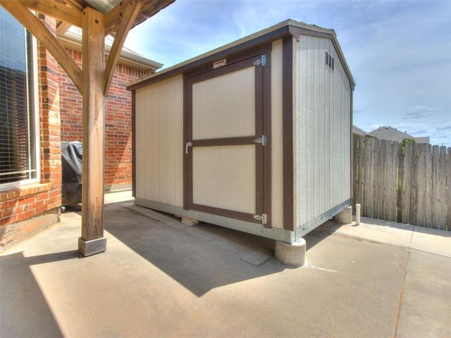 1113 Kelsi Drive, Moore, OK 73160