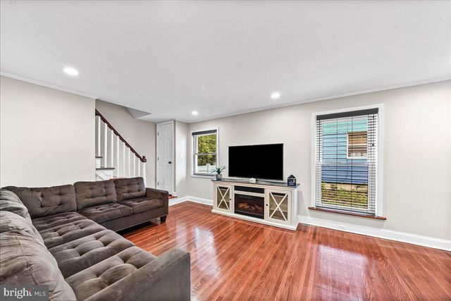 819 SOUTH AVE, Secane, PA 19018