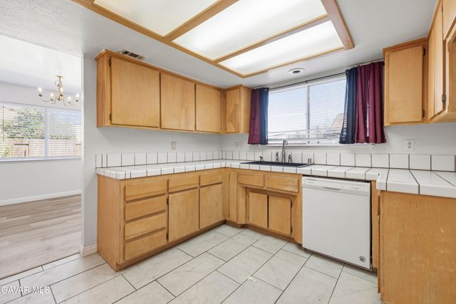 44111 Acacia Street, Lancaster, CA 93535