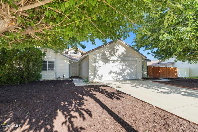 44111 Acacia Street, Lancaster, CA 93535