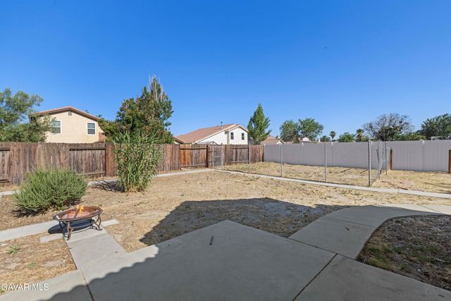 44111 Acacia Street, Lancaster, CA 93535