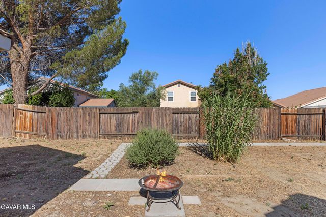 44111 Acacia Street, Lancaster, CA 93535
