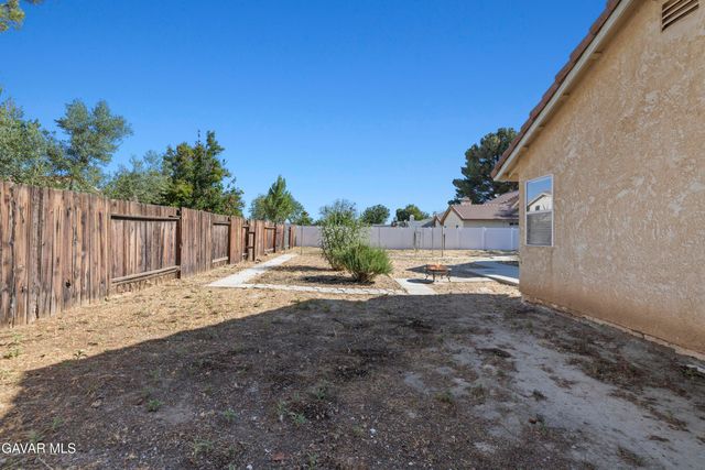 44111 Acacia Street, Lancaster, CA 93535