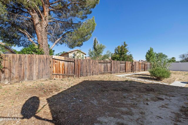 44111 Acacia Street, Lancaster, CA 93535