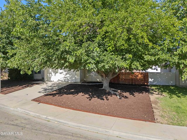 44111 Acacia Street, Lancaster, CA 93535