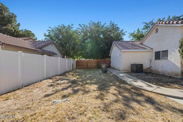 44111 Acacia Street, Lancaster, CA 93535