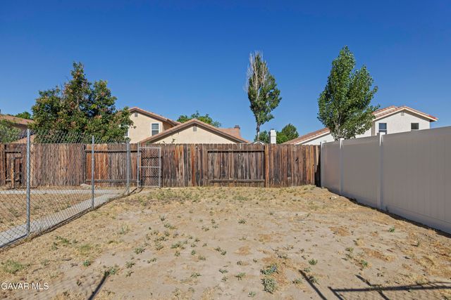 44111 Acacia Street, Lancaster, CA 93535